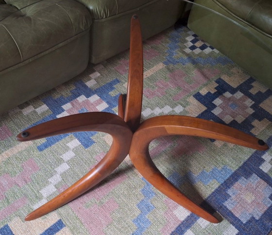Mesa de centro danesa de mediados de siglo, de teca con tapa circular de cristal, década de 1960. (photo 8 of 10)