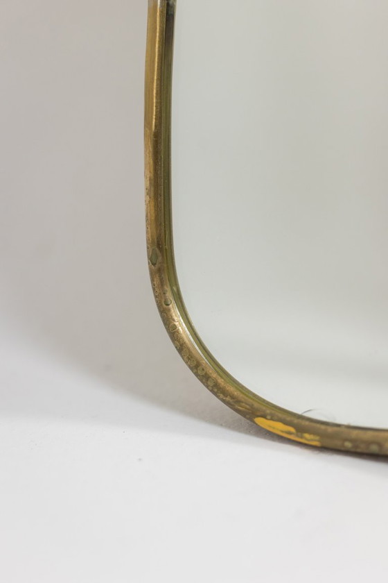 Image 1 of Specchio con cornice in ottone dorato. Anni '80.