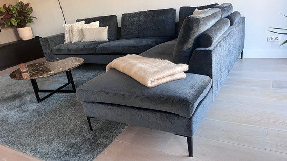 Image 1 of Luxuriöses, maßgefertigtes Ecksofa aus Samt in wunderschönem Blau