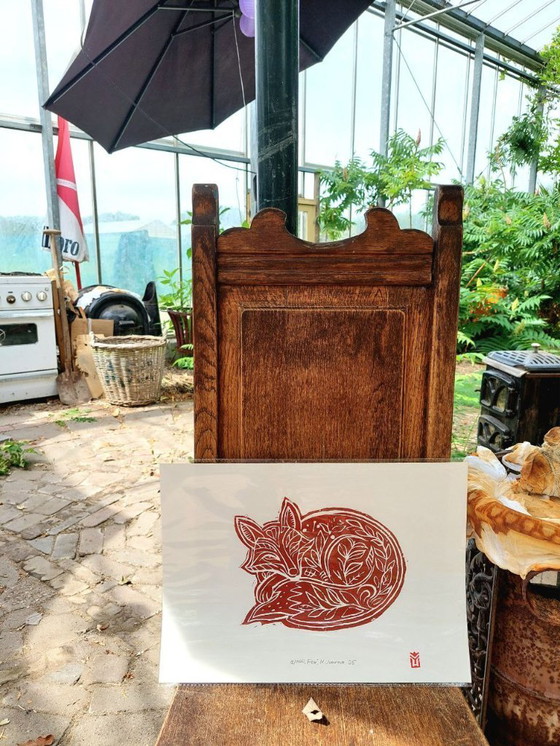 Image 1 of Slapende vos Linosnede Print: Terracotta dieren in het wild, A3