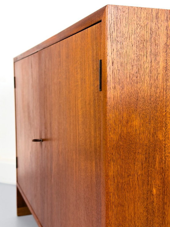 Image 1 of Teakhouten Ry-100 kast van Hans J. Wegner voor Ry Møbler, jaren 60