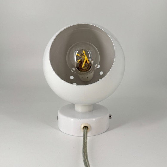 Frandsen Ball Magnet Wandleuchte, Benny Frandsen, Danish Design, Wandleuchten, Metall, Weiß (Foto 2 von 15)