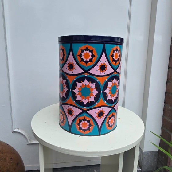 Image 1 of Boîte Tomado vintage de 29 cm de haut, motif kaléidoscope rétro