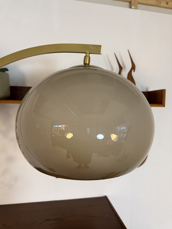 Image 1 of Lampada ad arco in ottone vintage, Harvey Guzzini anni '80