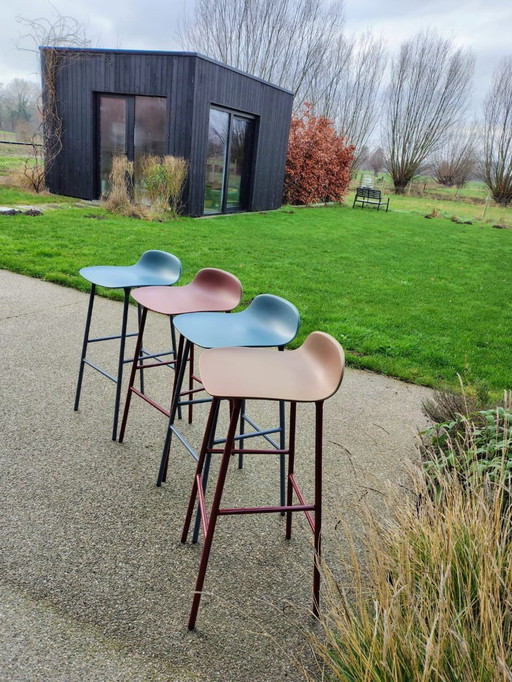 Set mit 4 Designer-Barhockern – Normann Copenhagen Form