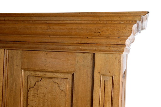 Belle armoire en chêne d'Alsace-Lorraine du XVIIIe siècle