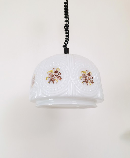 Lampe pendante vintage en opaline, lustre Mid Century Sijaj Hrastnik
