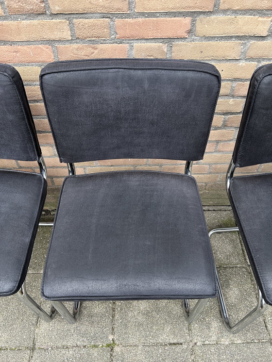 Image 1 of 6 sillas con aspecto de cuero y estructura tubular cromada