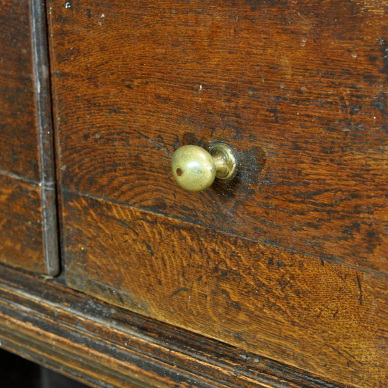 Image 1 of Engels eiken dressoir, circa 1720