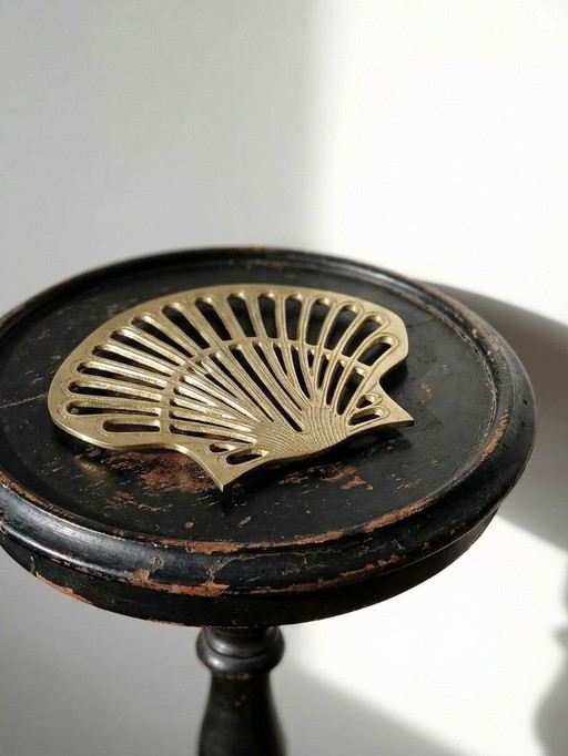 Salvamanteles vintage de estilo Art Nouveau, con forma de concha, festón, latón calado