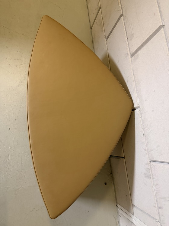 Image 1 of Leolux leren poef, bijzettafel, extra zitje. 