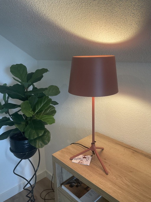FOC Minima – Designer table lamp – Nutcreatives – Spain