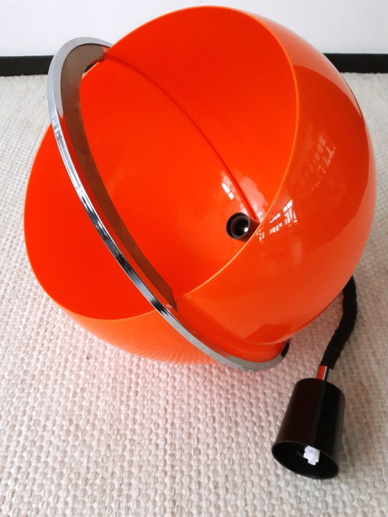 Image 1 of Oranje plexiglazen vintage hanglamp met trekpendel en handvat van chroom en hout, 70s lamp
