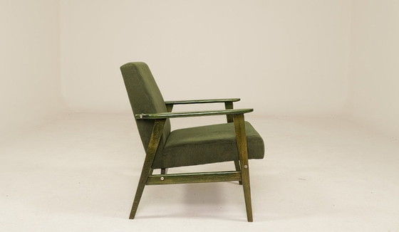 Image 1 of Vintage loungestoel van olijfgroen corduroy, groen hout, mid-century design, 1960.