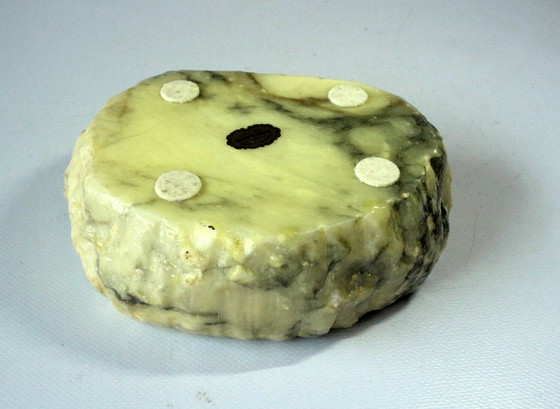 Image 1 of Schwerer Onyx Aschenbecher hand carved in Italy