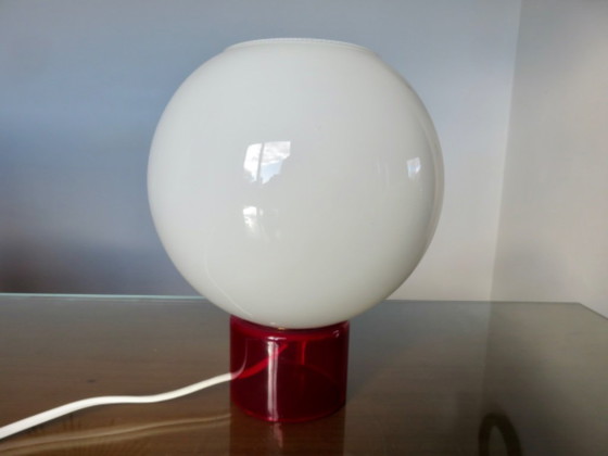 Lampada anni '70, opalina bianca e vetro traslucido rosso – Lampade da tavolo (photo 6 of 10)