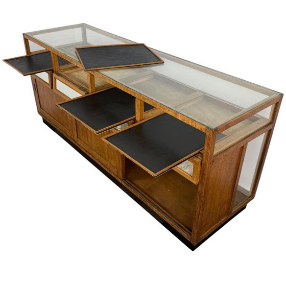 Image 1 of Grote vintage eikenhouten winkelvitrine
