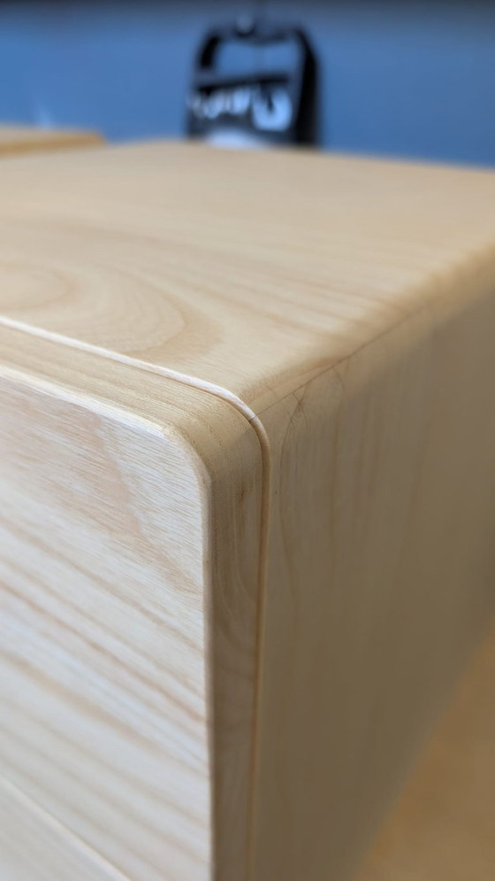 Image 1 of Set di comodini in legno di frassino