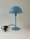 Lampe de table moderne bleu clair avec abat-jour en forme de dôme