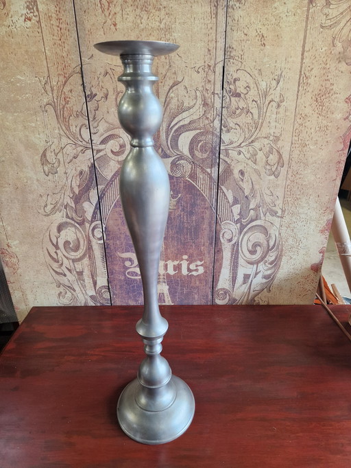 Hermoso candelabro grande de hierro