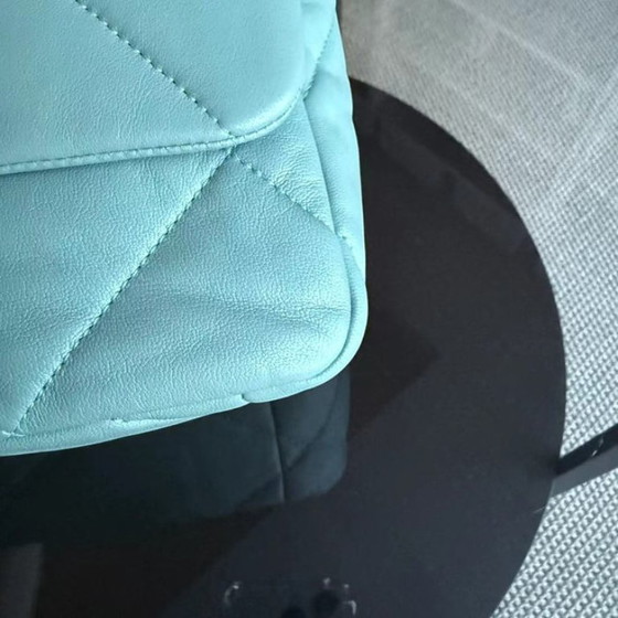 Image 1 of Chanel Small 19 Tas C19 Gewatteerd geitenleer Tiffany Blue Tweekleurig Gouden Hardware Serie 29
