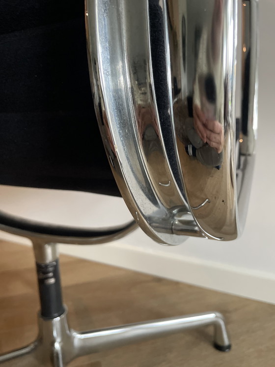 Image 1 of Sedia Eames EA107 Vitra "Hopsak/Velvet" - Vintage anni '80