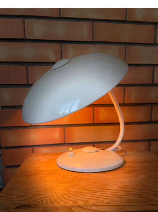 Lampada da scrivania bianca originale Bauhaus di Helo Leuchten, anni '50 – tafellampen, Brass (photo 2 of 15)