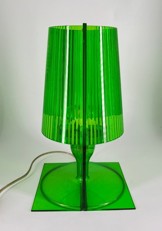 Image 1 of Lampe de table Kartell « Take » verte – Design de Ferruccio Lavia, fabriquée en Italie