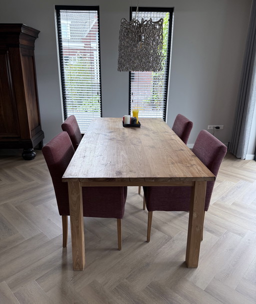 Juego de mesa de comedor de madera maciza con 4 sillas.