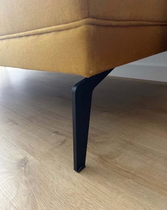 Image 1 of Divan en velours moutarde
