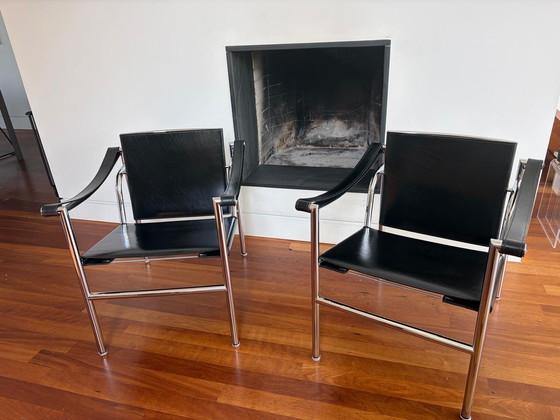 Image 1 of Twee Cassina LC1 stoelen van Le Corbusier