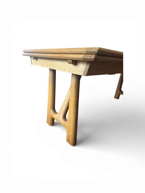 Image 1 of Uitschuifbare eiken tafel van Guillerme & Chambron, uitgegeven door Votre Maison