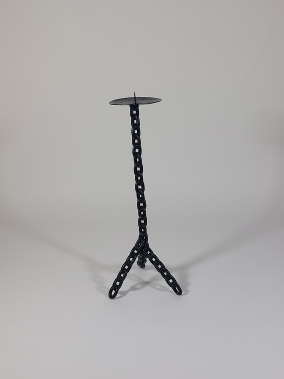 Candelabro da terra in stile brutalista con catena nera vintage. – Portacandele, Metal (photo 4 of 8)