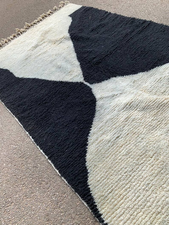 Marokkanischer Teppich aus Naturwolle 250cm x 150cm – Teppiche & Läufer, Modern (photo 2 of 10)