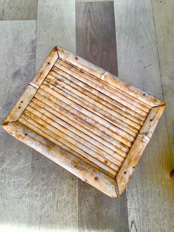 Image 1 of Conjunto de 2 mesas auxiliares de ratán de mediados del siglo XX.