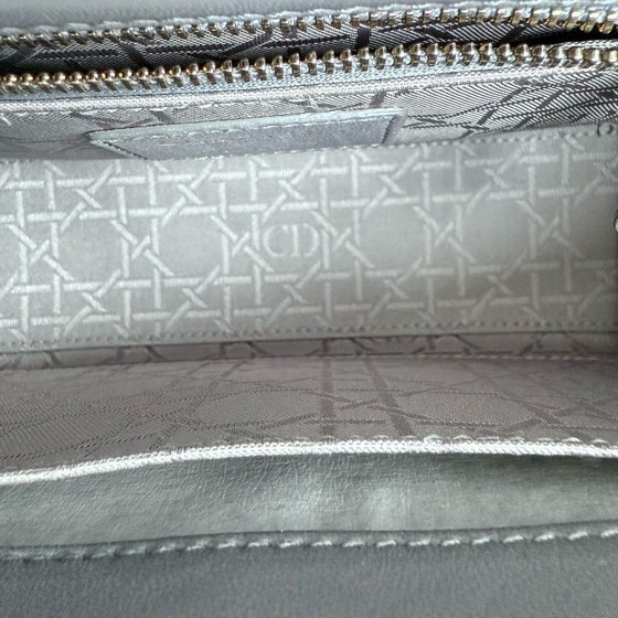 Image 1 of DIOR DONNA PICCOLO - PELLE DI AGNELLO CANNAGE GRIGIO FERRAMENTA GRIGIO ORO