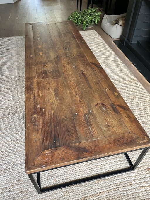 Beautiful coffee table from Flamant. In used, beautiful condition. New price over €1200!