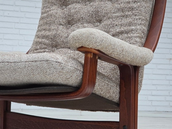 Image 1 of Fauteuil uit de jaren 70, Noors design, stof van een wollen mix, gebogen hout.