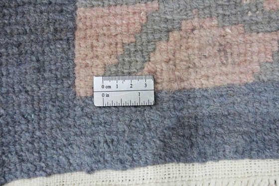 Image 1 of Origineel modern design wollen tapijt uit de Schotse Hooglanden, Nepal, 353 x 244 cm