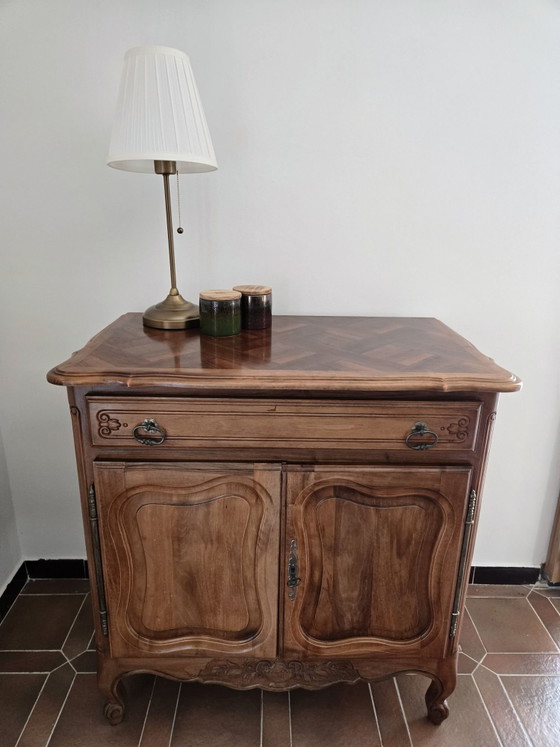 Piccola credenza / cassettiera in noce stile Luigi XV – Credenze, Legno (photo 2 of 9)
