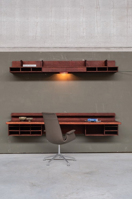 Image 1 of Schwebender Schreibtisch im Stil der 1960er Jahre in Mahoney-Ausführung