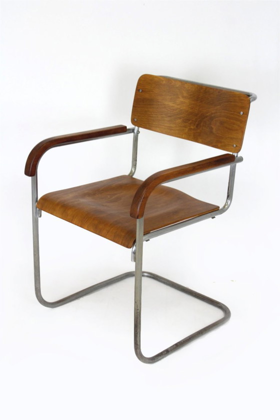 Image 1 of Gerestaureerde Bauhaus B34 cantileverstoel van multiplex en chroom, ontworpen door Marcel Breuer, begin jaren 30.