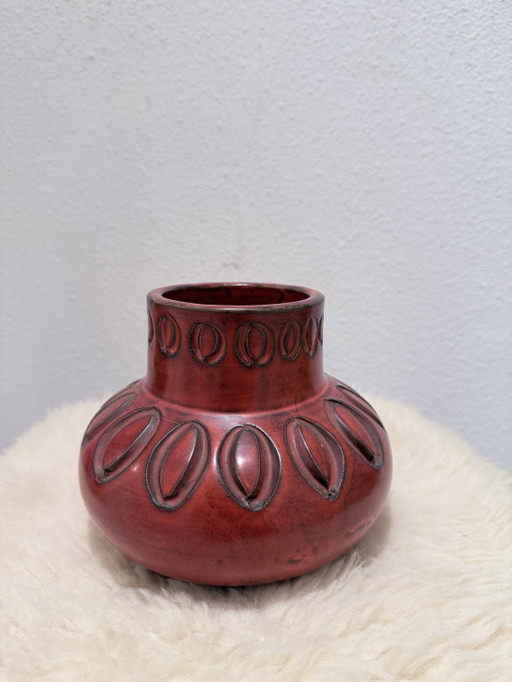 Jarrón de Cerámica Mid-Century West-Germany – Rojo Oscuro