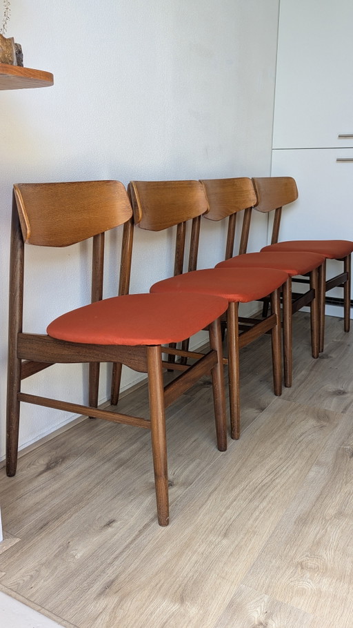 Lot de 4 chaises scandinaves Farstrup Møbler années 1960, assises orange en teck
