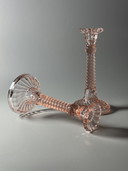 Coppia di candelabri Art Déco in vetro rosa — Pavillons, Belgio, anni '20-'30