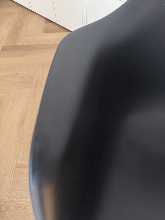 Image 1 of Vitra rar schommelstoel zwart met zwart onderstel et esdoorn walnoot hout onderstel