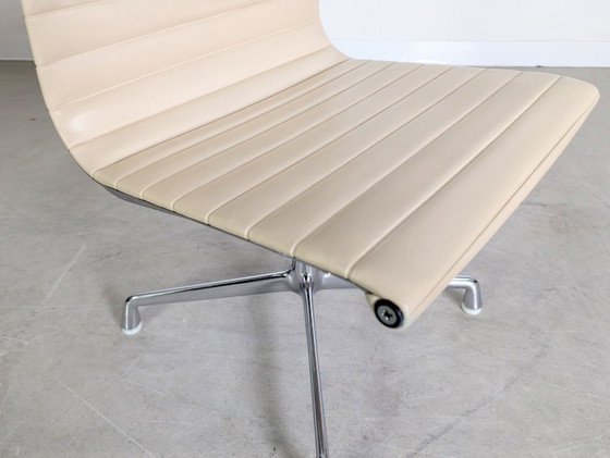 Image 1 of Ensemble de 2 chaises Herman Miller EA 106 originales, chaise Charles Ray Eames