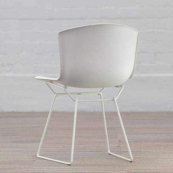 Image 1 of Knoll Plastic Side Chair Ontvangststoel