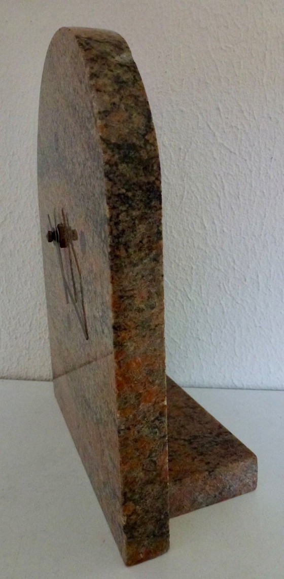 Image 1 of Tischuhr „Kienzle“ aus Granit, minimalistisches Design mit geschwungener Oberkante