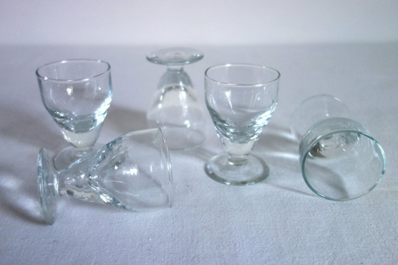 Image 1 of 5 petits verres anciens à absinthe